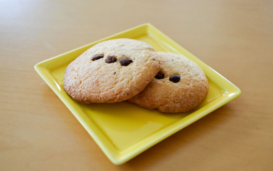 Čerstvě upečené cookies na talíři — prvním krokem je zjistit, jaké cookies váš web skutečně ukládá